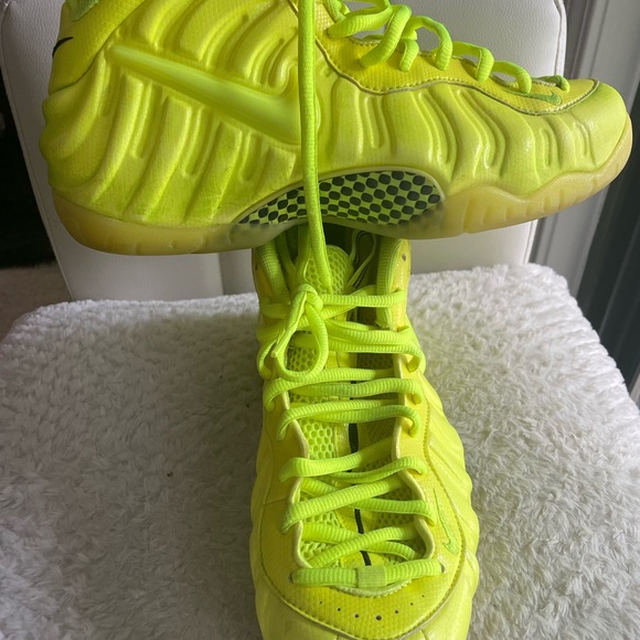 Sold on Mercari.Nike Air Foamposite volt in really good condition. - Picture 7 of 10